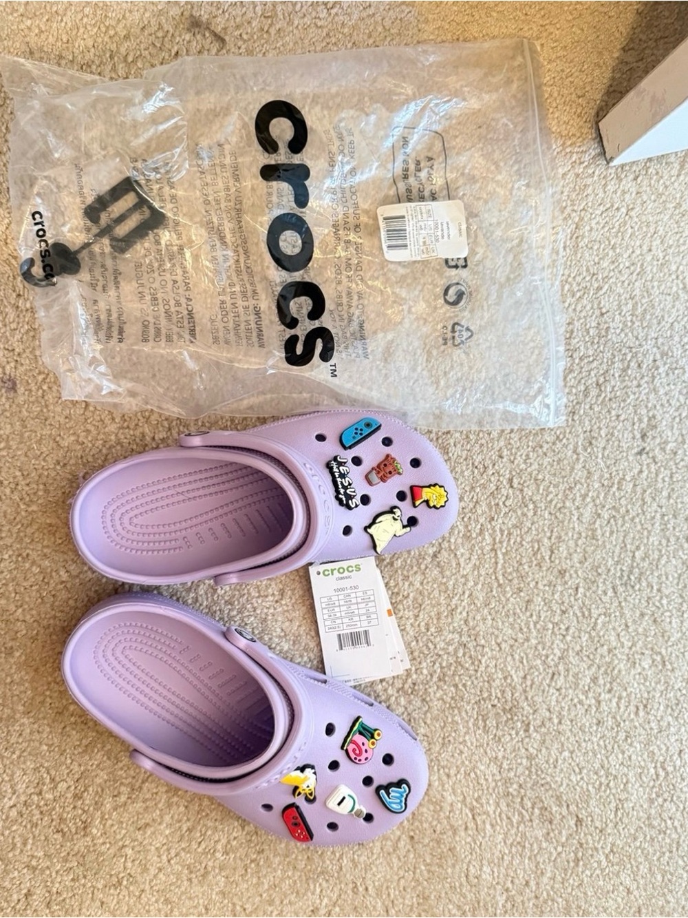 Womens CROCS Lavender Classic Clog with Fun Jibbitz - Picture 2 of 3